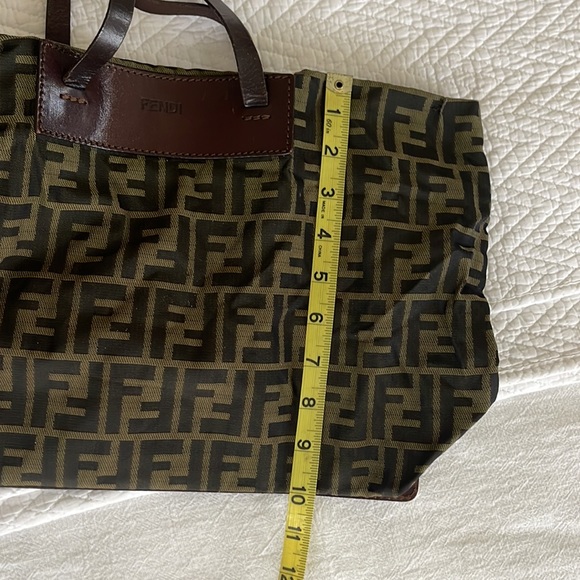 Fendi foldable Zucca pattern shopping tote. - Picture 7 of 10